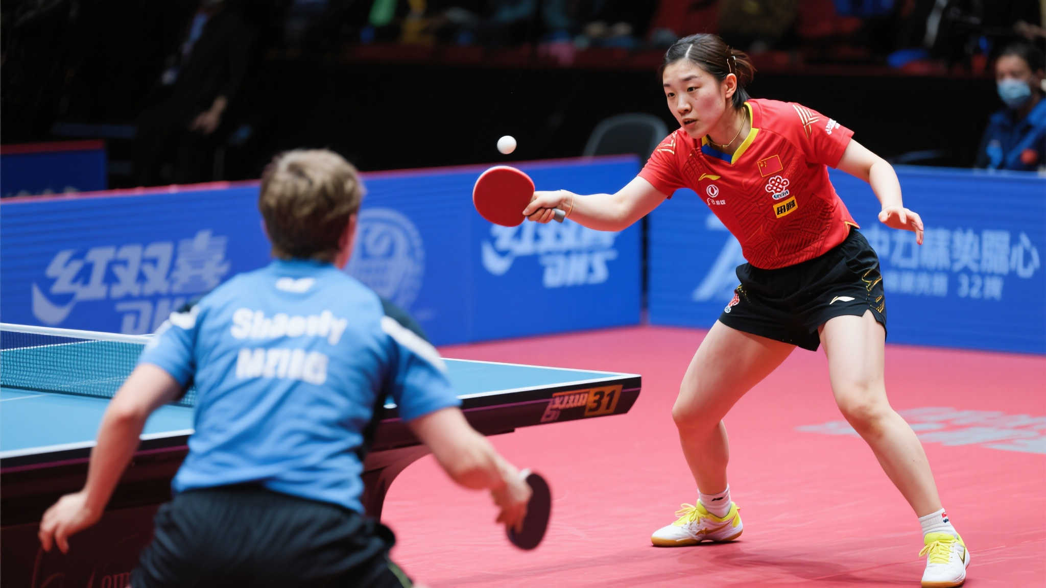 地回到持球 地回到持球